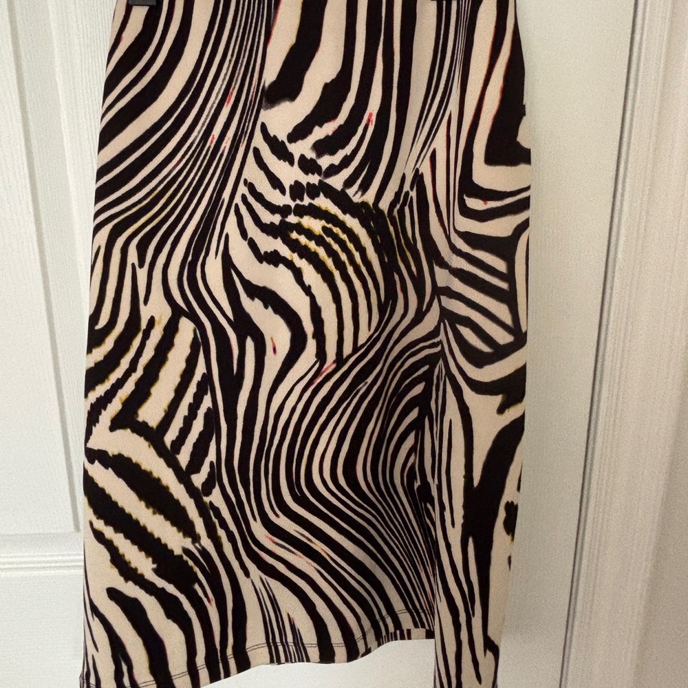 Betsey Johnson Black and Cream Animal print Skirt. SizeXL